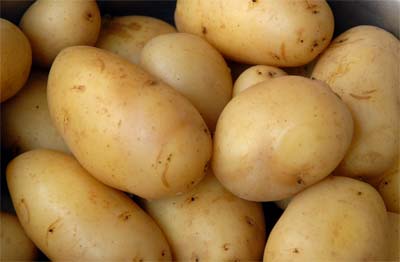 rohe Kartoffeln Rohe Kartoffeln mit Schale